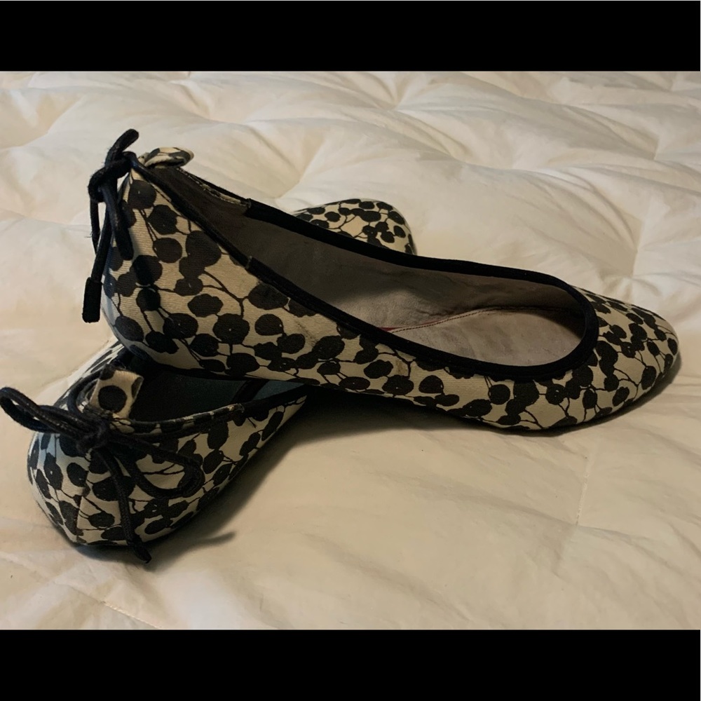 Cute GAP Flats